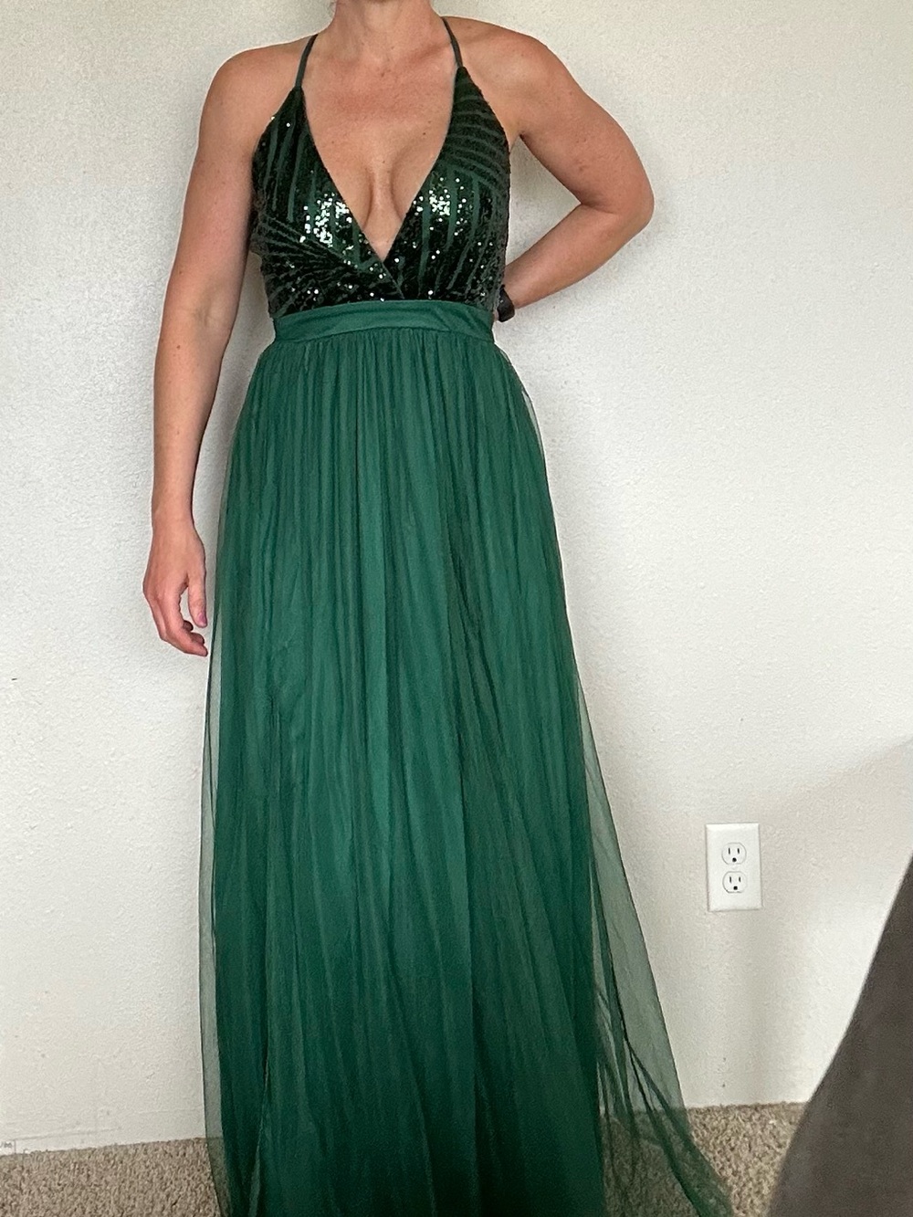 Elegant Green Sequin Halter Evening Dress